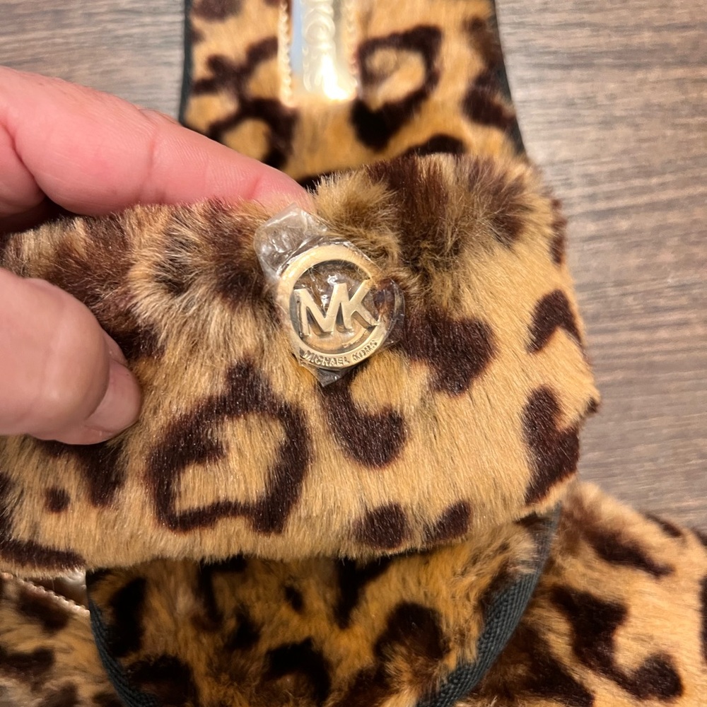 New! Michael Kors Leopard Faux Fur Slippers. Plastic is still on the logo.๐๐ผ - Picture 2 of 7